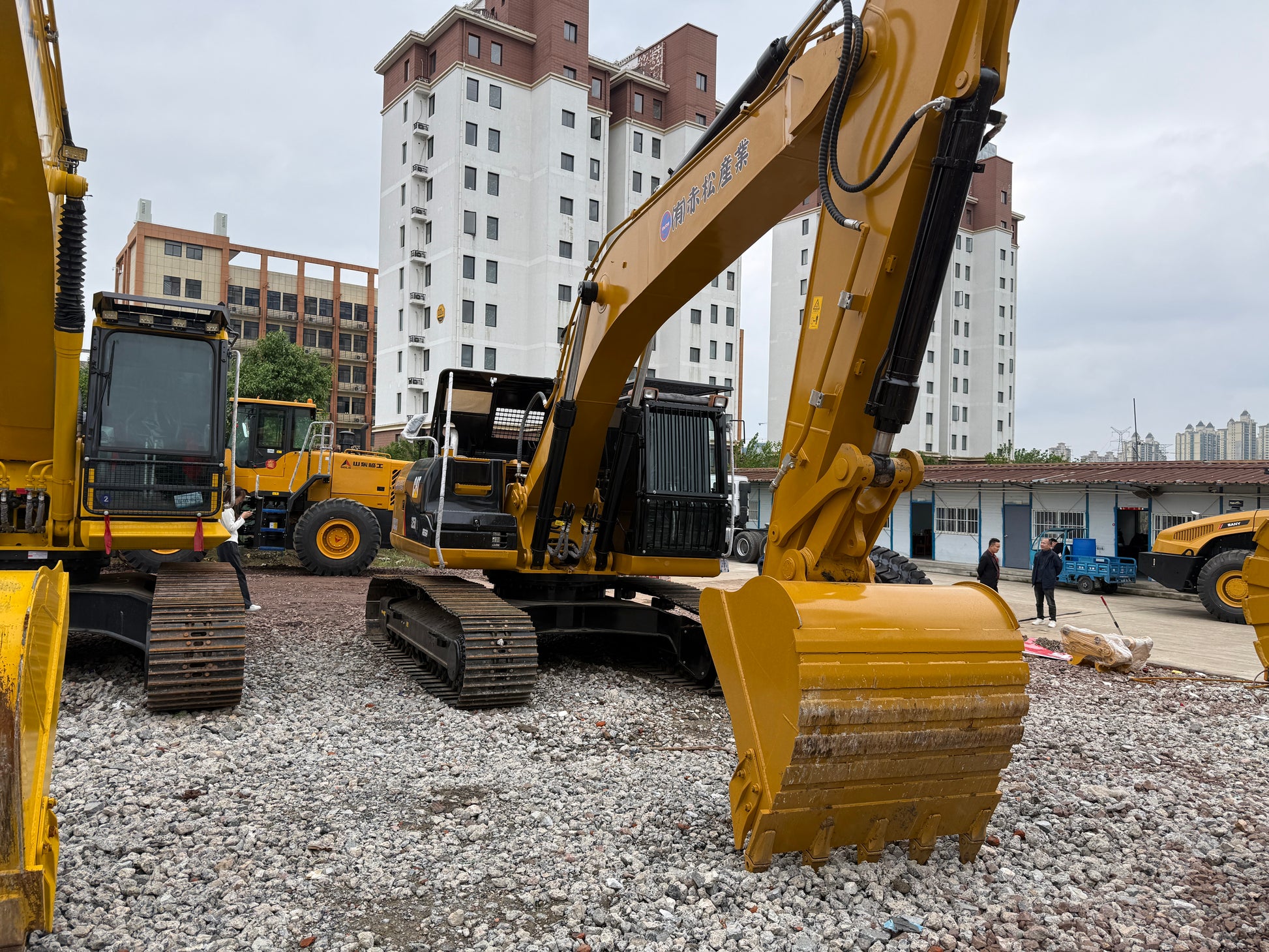 Used Caterpillar 325D2L Excavator for Sale rear side view