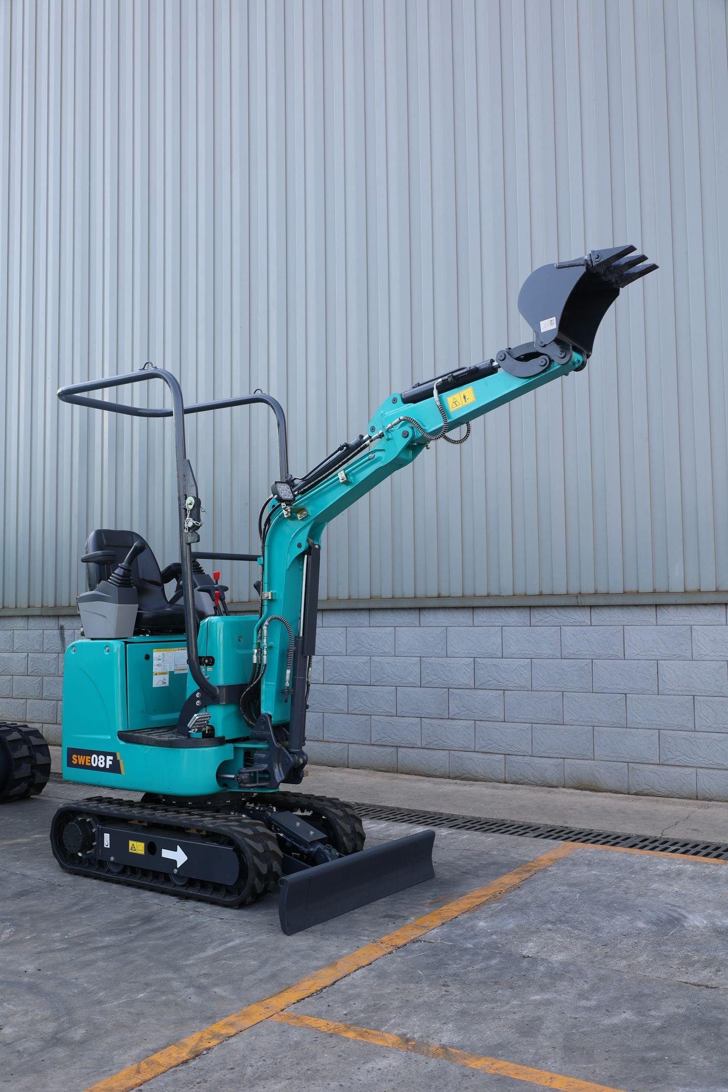 New Sunward SWE08B Excavator for Sale front view