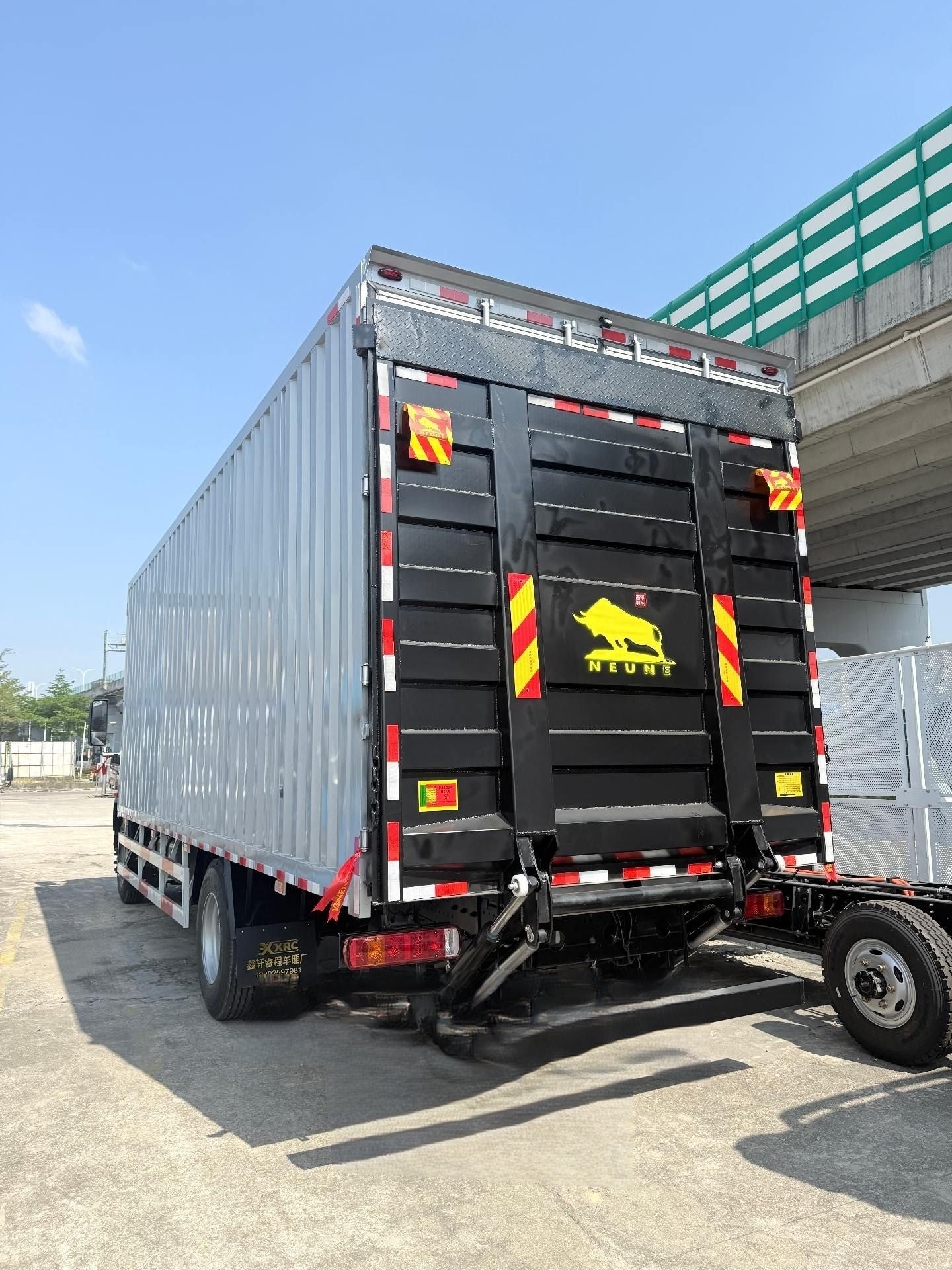 New Foton 240HP Van Truck for Sale detail view