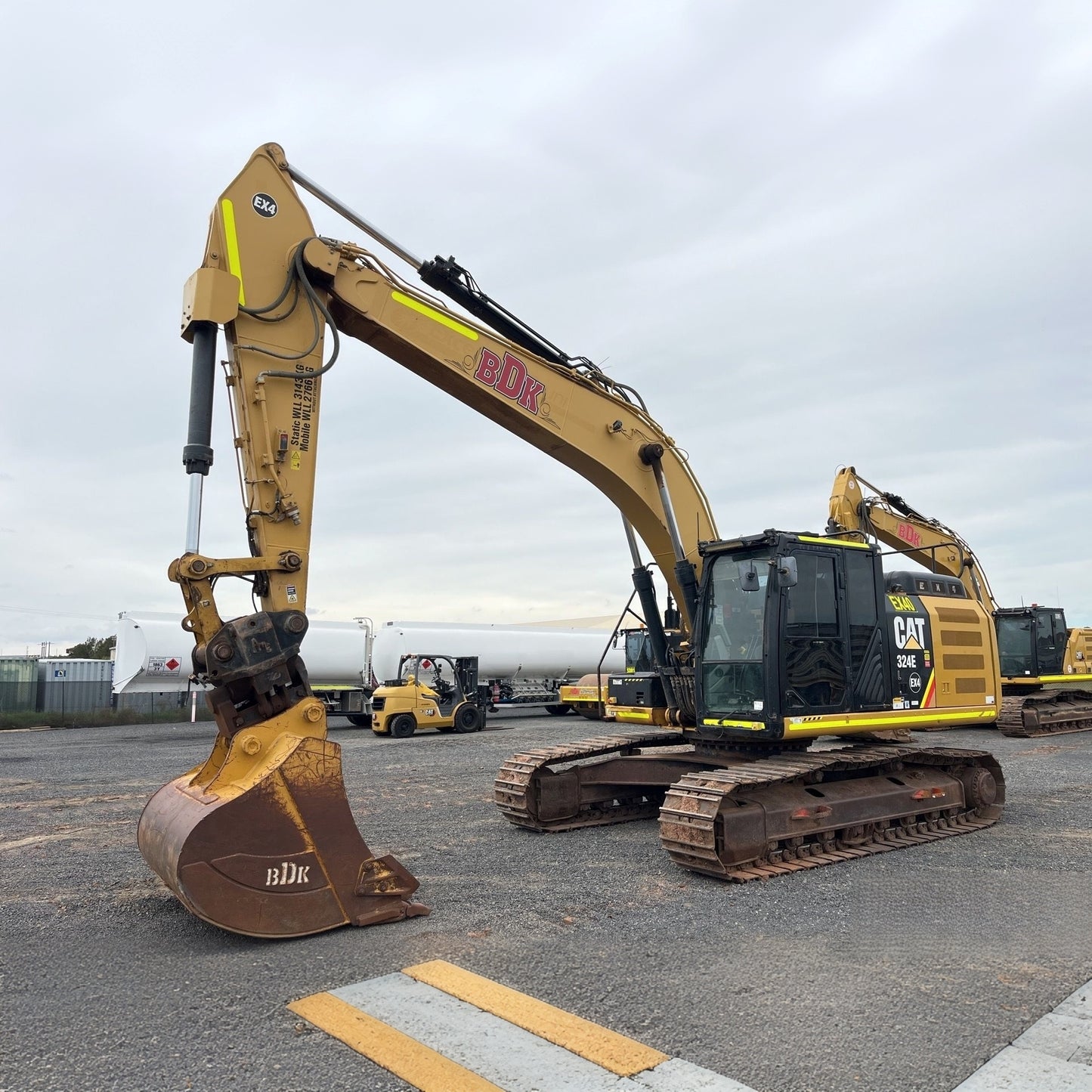 Used CAT 324EL crawler excavator real inventory view 2
