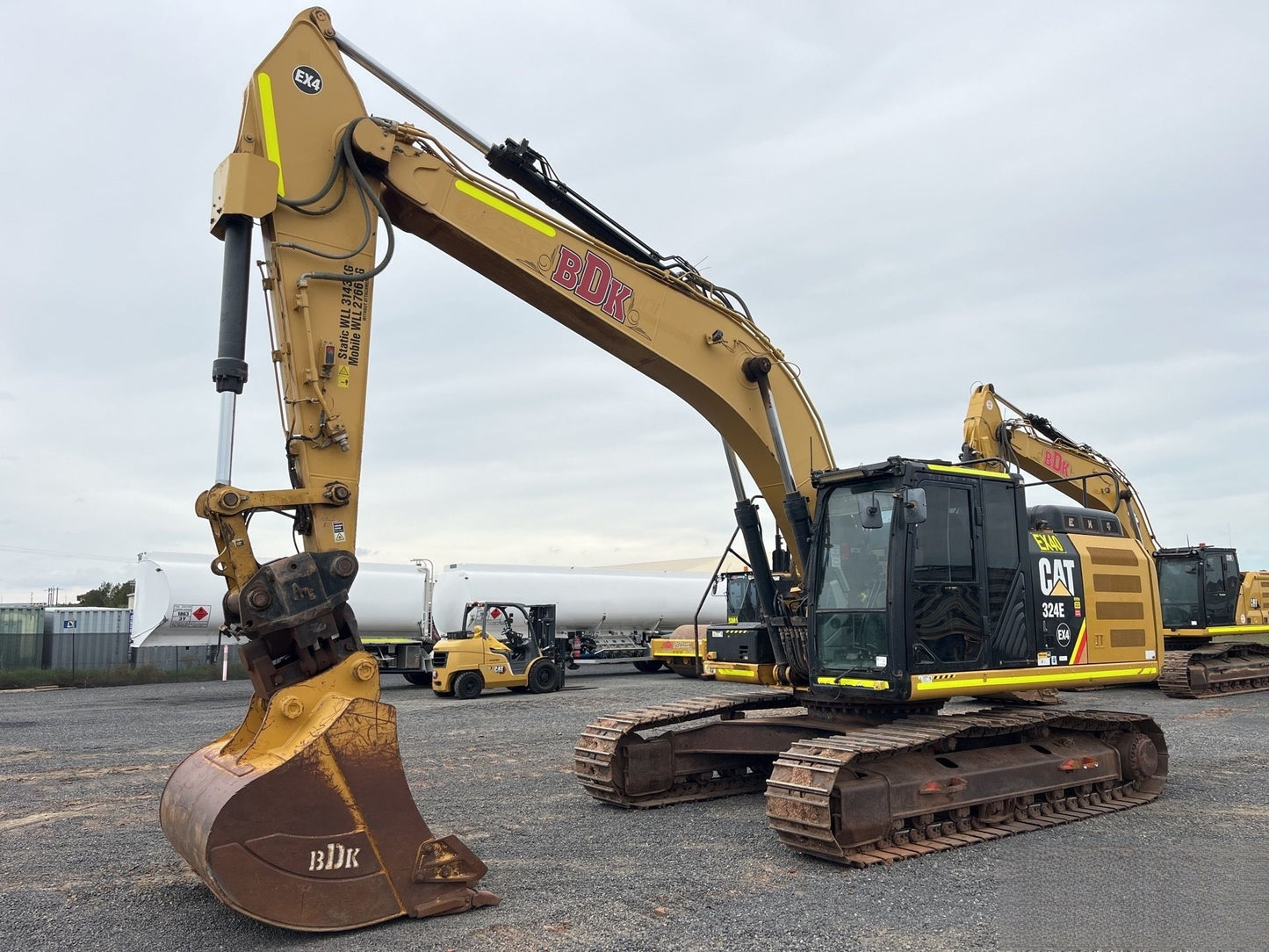 Used CAT 324EL crawler excavator real inventory view 3