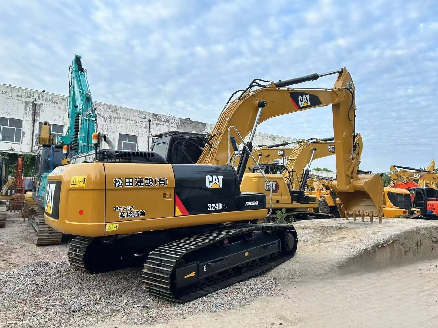 Used CAT 324D2L crawler excavator real inventory view 3
