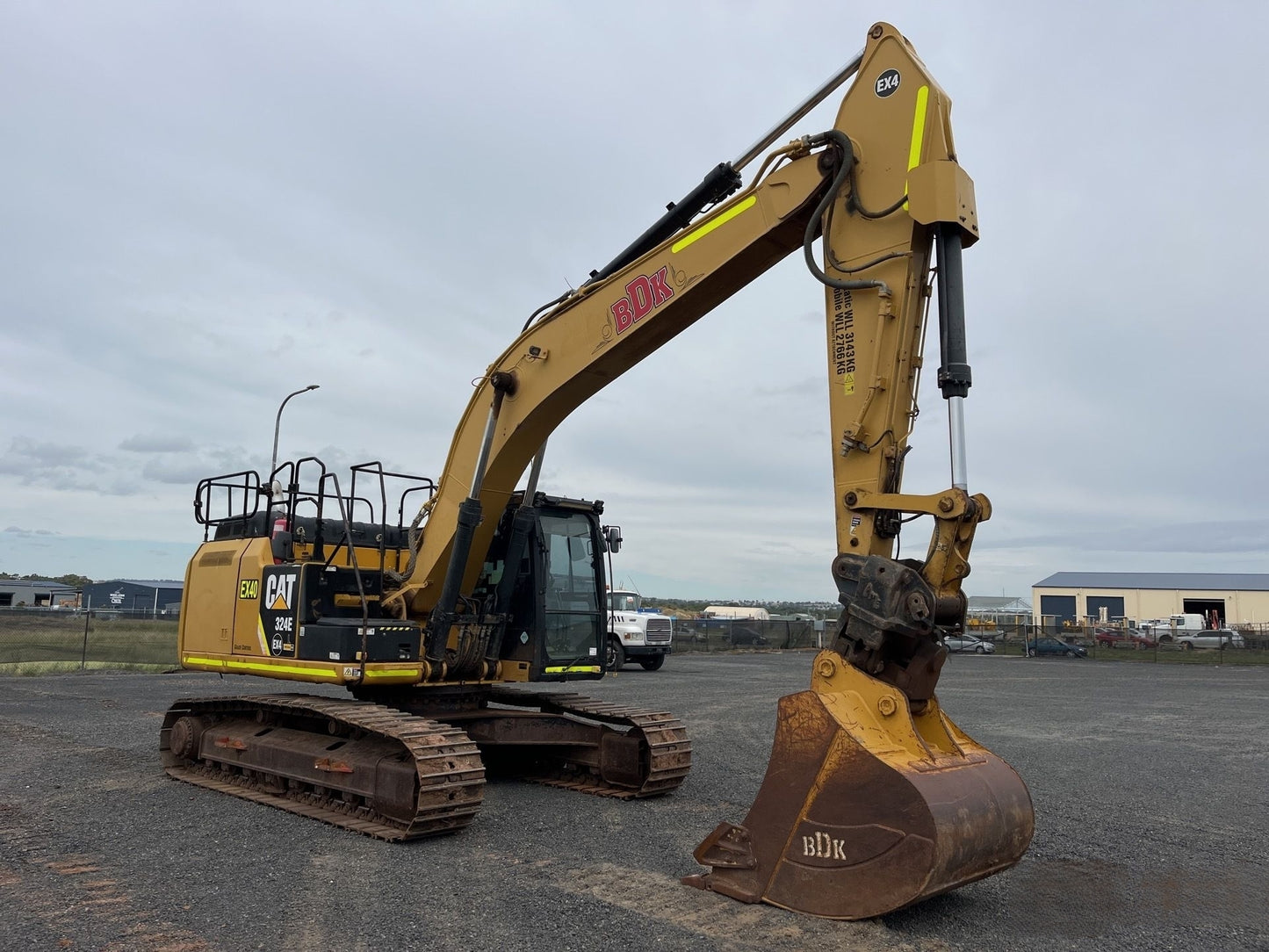 Used CAT 324EL crawler excavator real inventory view 4