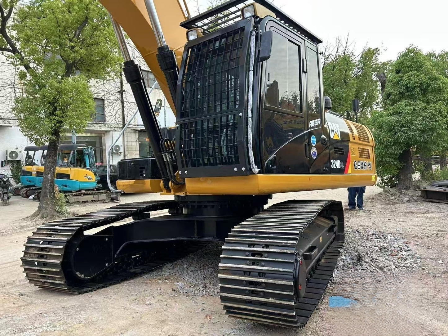Used CAT 324D2L crawler excavator real inventory view 5