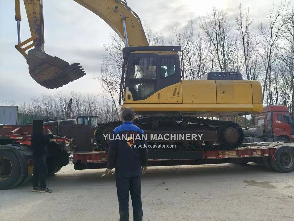 Two 36-ton-class excavators to Malaysia for earthwork rental