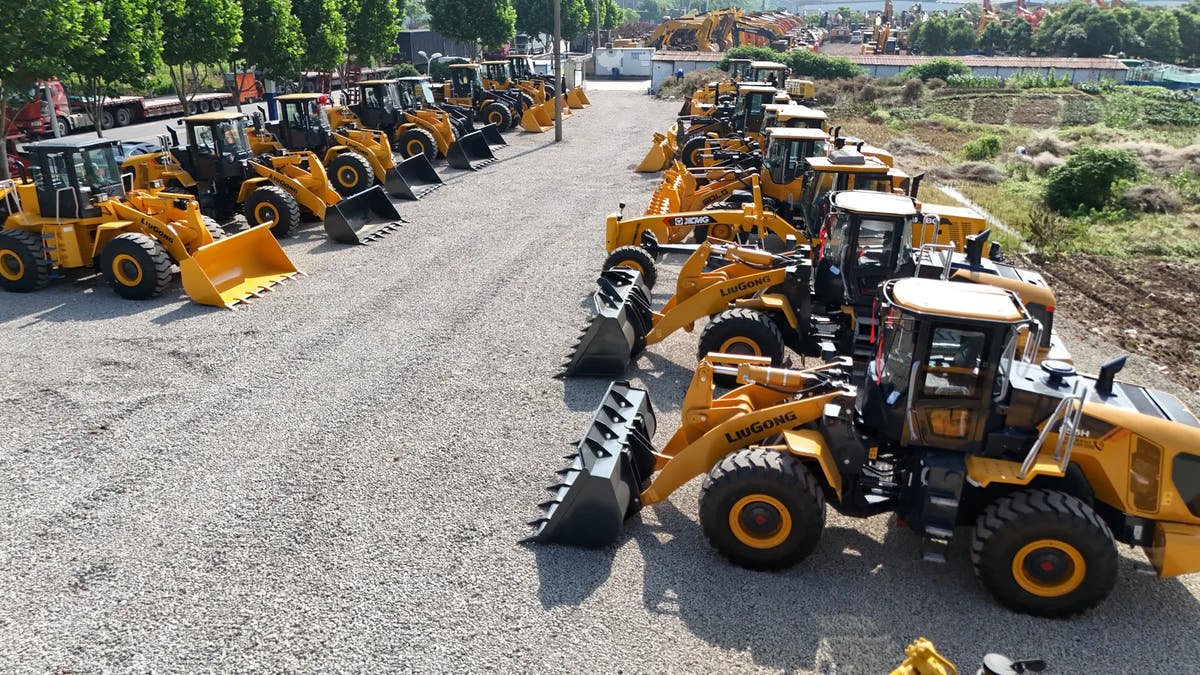 Rows of wheel loaders in YUANJIAN real construction machinery inventory
